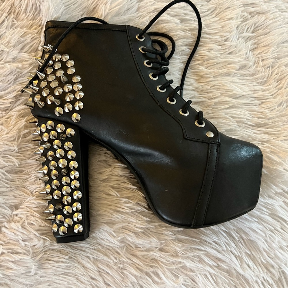 Size 8 never worn Jeffrey Campbell black spiked Lita boot